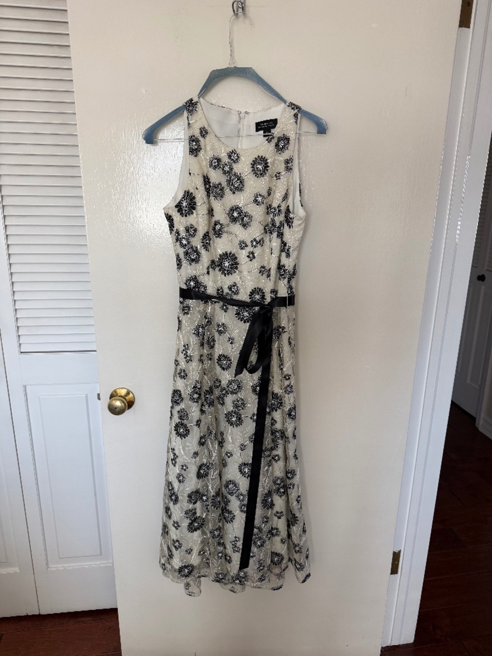 Tahari women’s dress
